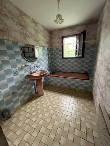 Loudun (86200) ref 66536 LOUDUN Centre , au calme ! maison de 1986 5 chambres sur terrain constructible de 1900m² environ