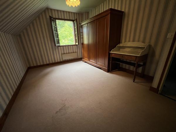 Loudun (86200) ref 66536 LOUDUN Centre , au calme ! maison de 1986 5 chambres sur terrain constructible de 1900m² environ