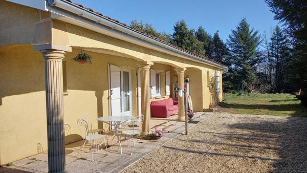 Proche Charlieu - maison plain pied - 98 m² -