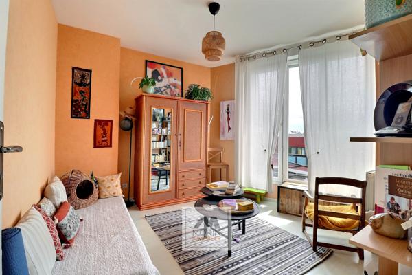 BORDEAUX quartier judaïque - à vendre appartement en duplex avec trois chambres, un bureau et une cave