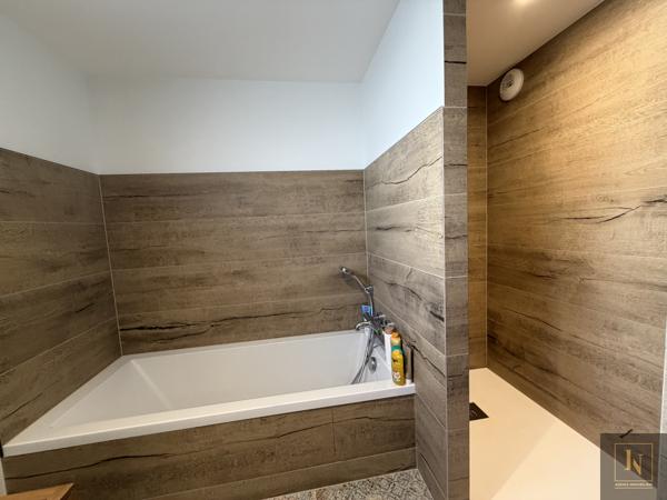 Maison
                                                                                                                                                                                                                                                                                                                        8 pièce(s)                                                                                                                                                                                                          5 chambre(s)                                                                                                                                                                                                          195  m²