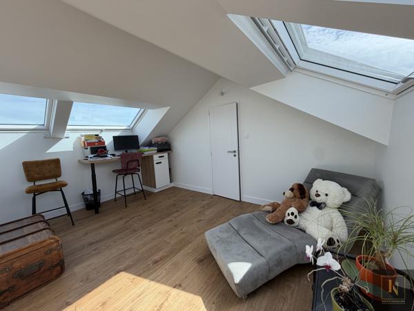 Maison
                                                                                                                                                                                                                                                                                                                        8 pièce(s)                                                                                                                                                                                                          5 chambre(s)                                                                                                                                                                                                          195  m²