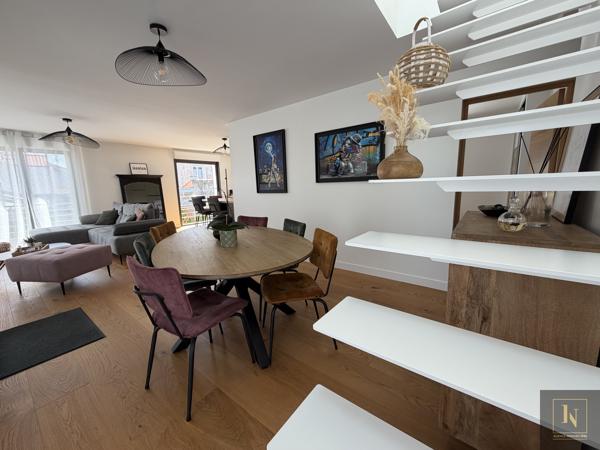 Maison
                                                                                                                                                                                                                                                                                                                        8 pièce(s)                                                                                                                                                                                                          5 chambre(s)                                                                                                                                                                                                          195  m²