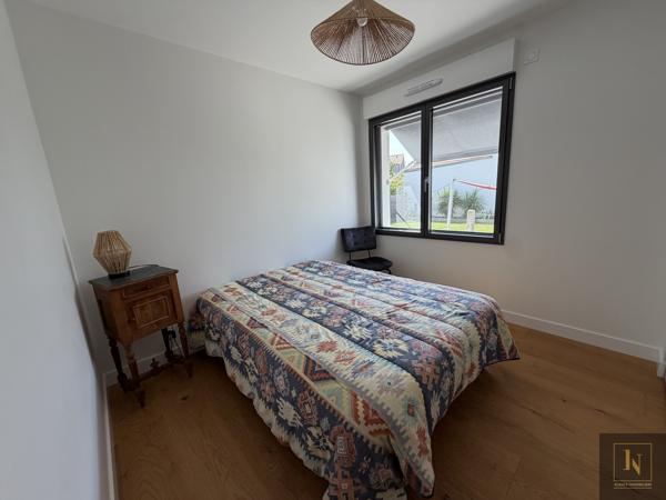 Maison
                                                                                                                                                                                                                                                                                                                        8 pièce(s)                                                                                                                                                                                                          5 chambre(s)                                                                                                                                                                                                          195  m²