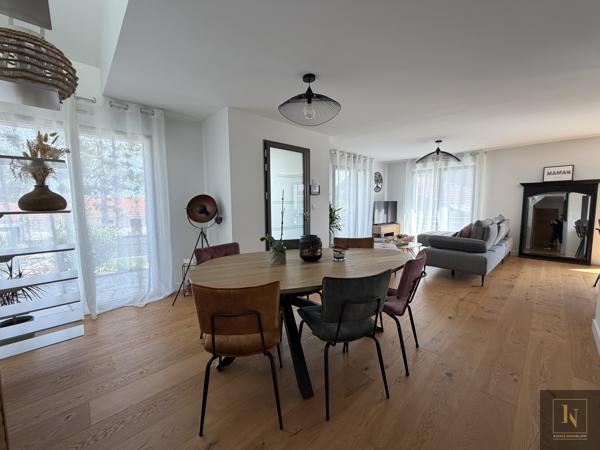 Maison
                                                                                                                                                                                                                                                                                                                        8 pièce(s)                                                                                                                                                                                                          5 chambre(s)                                                                                                                                                                                                          195  m²