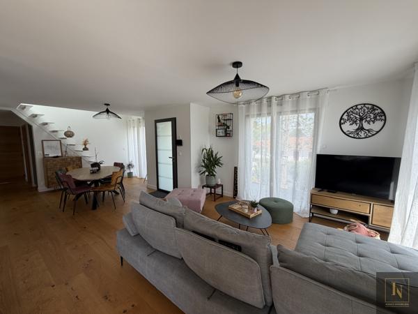 Maison
                                                                                                                                                                                                                                                                                                                        8 pièce(s)                                                                                                                                                                                                          5 chambre(s)                                                                                                                                                                                                          195  m²