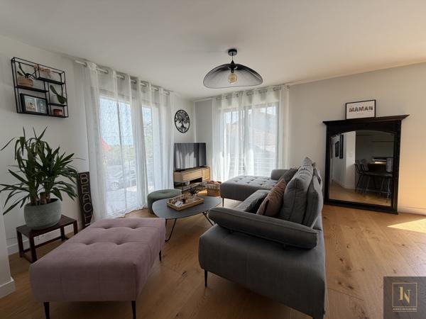 Maison
                                                                                                                                                                                                                                                                                                                        8 pièce(s)                                                                                                                                                                                                          5 chambre(s)                                                                                                                                                                                                          195  m²