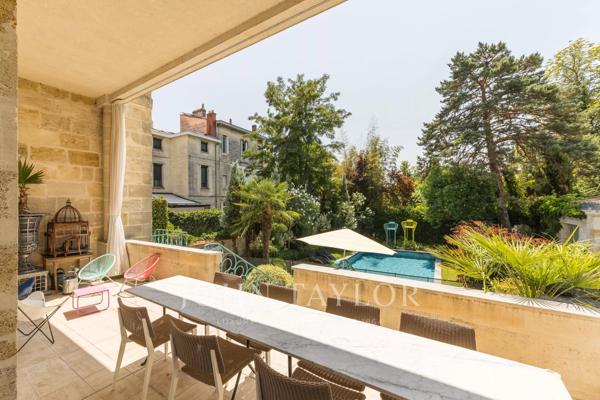 Hôtel Particulier - 4 chambres - Climatisation - Jardin - Piscine - Meublé - Quartier Saint Seurin