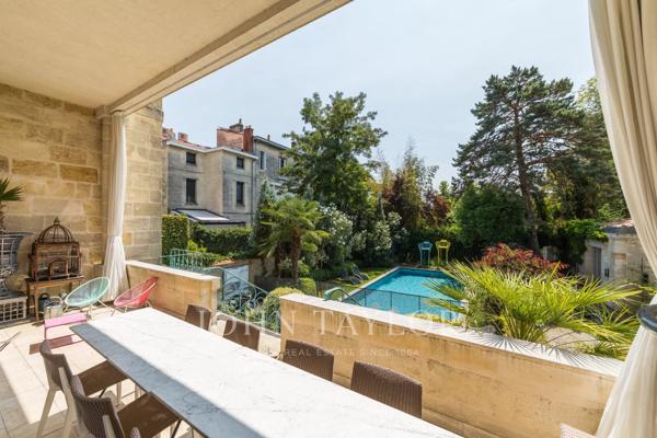 Hôtel Particulier - 4 chambres - Climatisation - Jardin - Piscine - Meublé - Quartier Saint Seurin