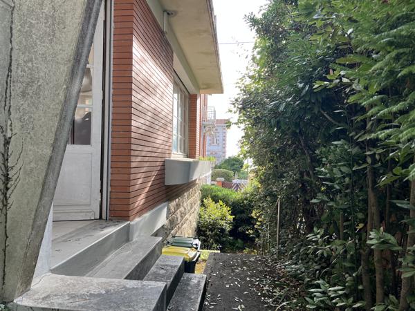 ROYAN - QUARTIER DU PARC - 50 m PLAGE et 250 m COMMERCES - MAISON DE 180 m² habitables A RENOVER