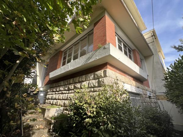 ROYAN - QUARTIER DU PARC - 50 m PLAGE et 250 m COMMERCES - MAISON DE 180 m² habitables A RENOVER