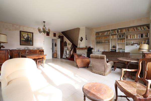 ROYAN - QUARTIER DU PARC - 50 m PLAGE et 250 m COMMERCES - MAISON DE 180 m² habitables A RENOVER