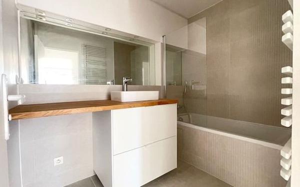 Appartement à louer    3 pièces • 78,70 m2 Puteaux