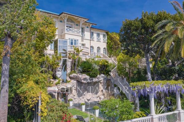 Roquebrune Cap martin - luxueuse Villa 5 chambres - piscine - vue mer panoramique - vaste garage