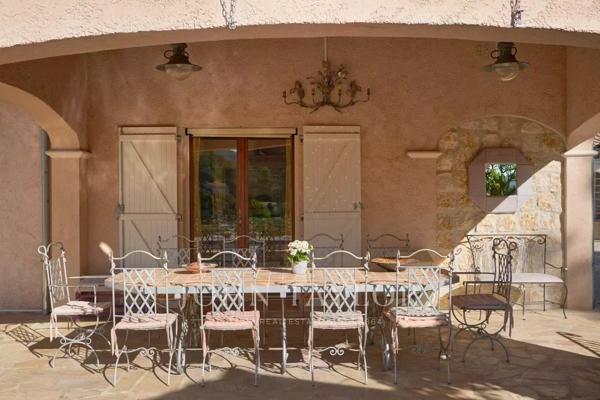Charmante villa provençale de plain-pied avec belle vue dégagée
