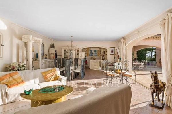 Charmante villa provençale de plain-pied avec belle vue dégagée