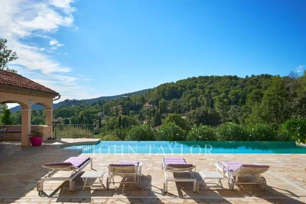 Charmante villa provençale de plain-pied avec belle vue dégagée