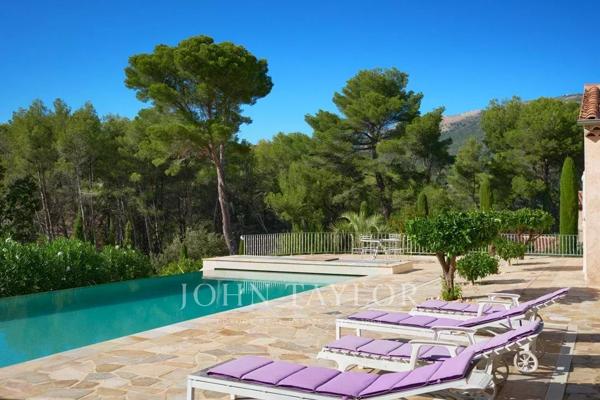 Charmante villa provençale de plain-pied avec belle vue dégagée