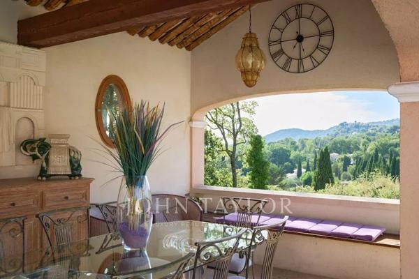 Charmante villa provençale de plain-pied avec belle vue dégagée