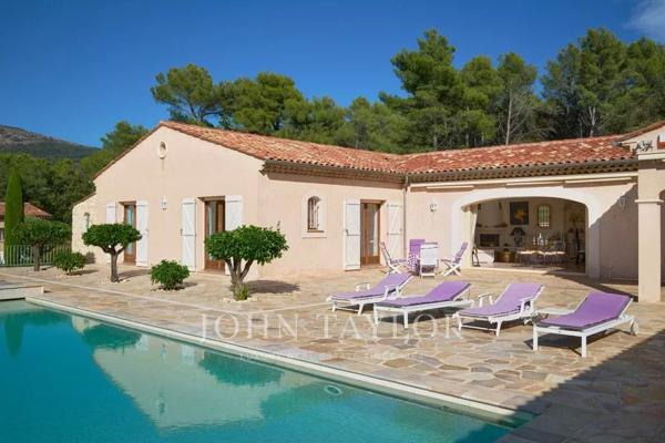 Charmante villa provençale de plain-pied avec belle vue dégagée