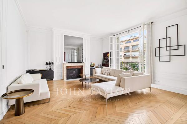 DUPLEX FAMILIAL – DERNIERS ÉTAGES – BALCONS FILANTS