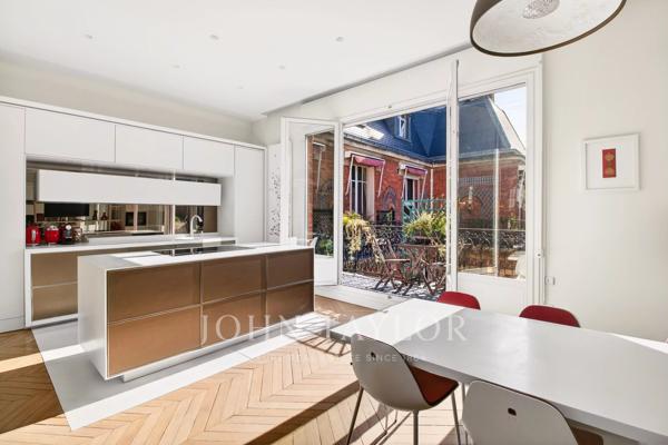 DUPLEX FAMILIAL – DERNIERS ÉTAGES – BALCONS FILANTS