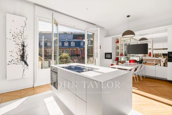 DUPLEX FAMILIAL – DERNIERS ÉTAGES – BALCONS FILANTS