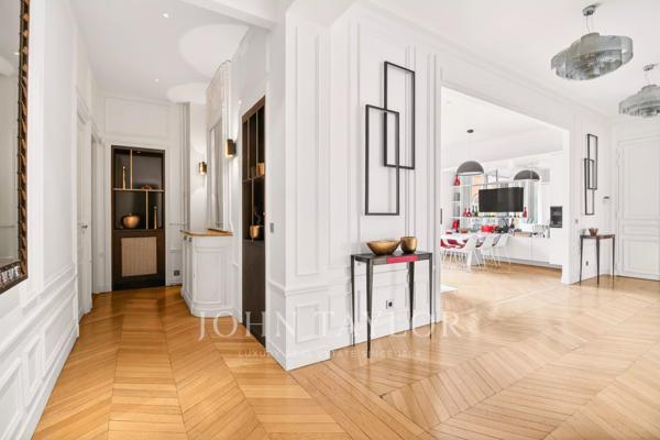 DUPLEX FAMILIAL – DERNIERS ÉTAGES – BALCONS FILANTS