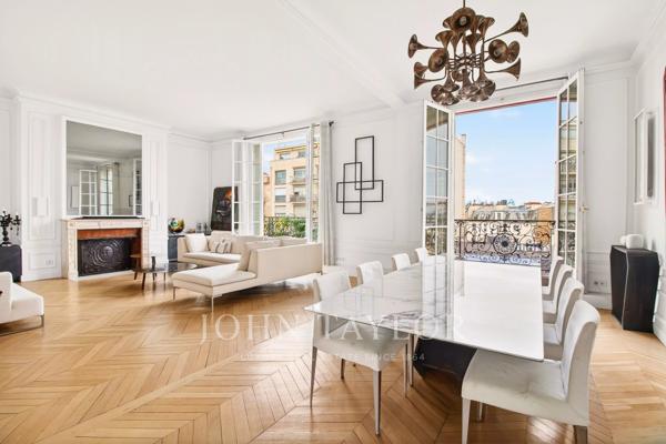 DUPLEX FAMILIAL – DERNIERS ÉTAGES – BALCONS FILANTS