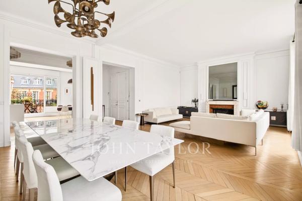 DUPLEX FAMILIAL – DERNIERS ÉTAGES – BALCONS FILANTS