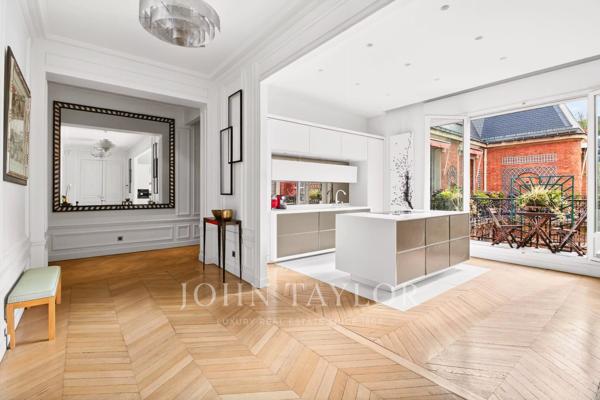 DUPLEX FAMILIAL – DERNIERS ÉTAGES – BALCONS FILANTS
