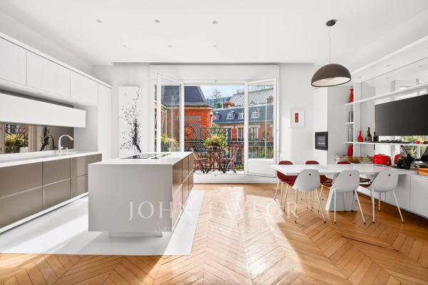 DUPLEX FAMILIAL – DERNIERS ÉTAGES – BALCONS FILANTS