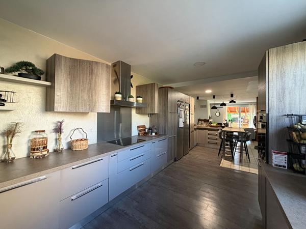 A VENDRE - Maison 5 pièce(s) 120 m2 à MEAUX, garage et jardin.