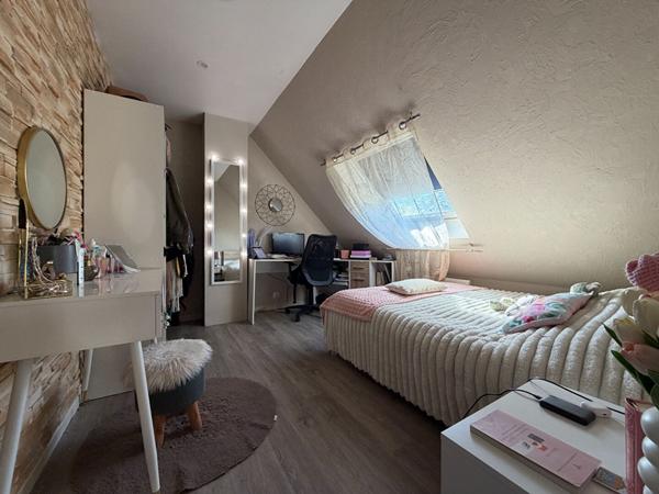 A VENDRE - Maison 5 pièce(s) 120 m2 à MEAUX, garage et jardin.