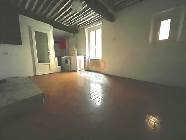 Maison de Village 18 ème en Pierre Fort Potentiel Châteaudouble