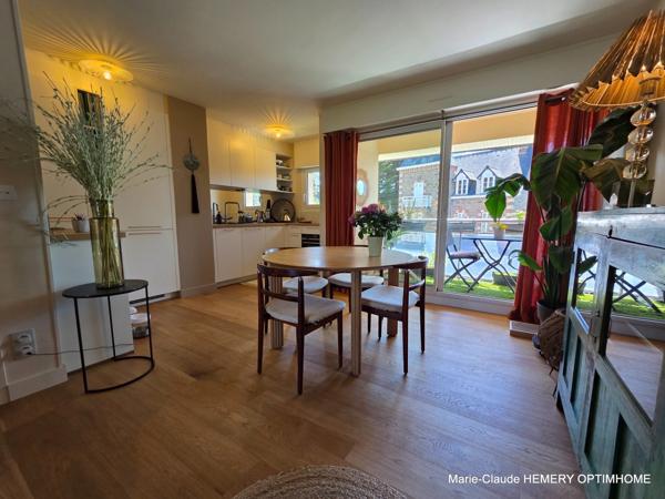 Dinard, Pointe de la Malouine. Appartement T2 traversant de 54.23 m² parfaitement rénové. 3 balcons, cave.