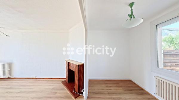 Maison
         5 pièces
        - 80 m² Exclusivité 150 000 € *
