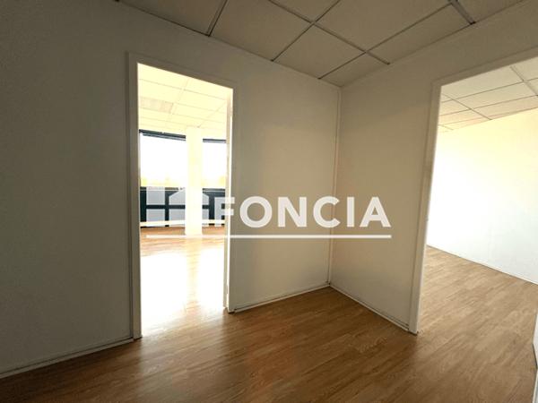 Location Local commercial 2 pièces 37 m² - Mandelieu 06210