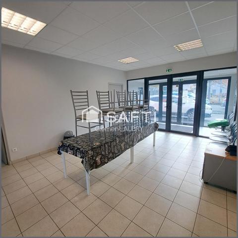 Local commercial avec de beaux volumes !