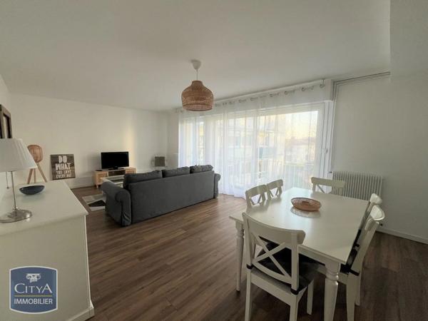 Appartement à louer 3 pièces 72.03m² La Rochelle (17000)