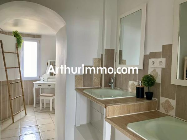 Vente                                                      Maison
                        
                                         167 m2                     à Saint-Pierre-des-Échaubrognes