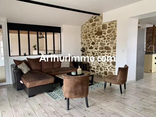 Vente                                                      Maison
                        
                                         167 m2                     à Saint-Pierre-des-Échaubrognes