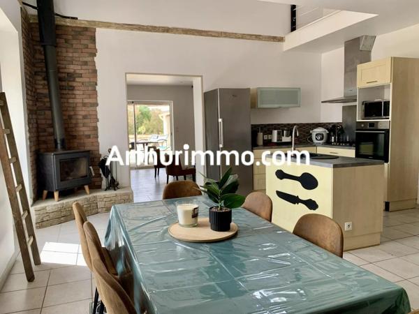 Vente                                                      Maison
                        
                                         167 m2                     à Saint-Pierre-des-Échaubrognes