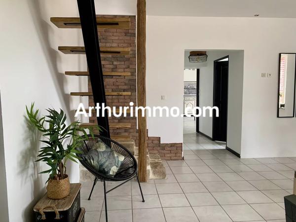 Vente                                                      Maison
                        
                                         167 m2                     à Saint-Pierre-des-Échaubrognes