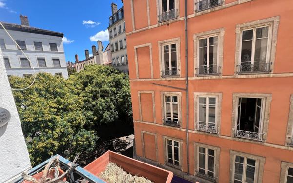 Appartement à vendre    3 pièces • 72,68 m2 Lyon 1
