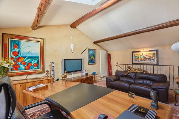 Maison de village de prestige - 215 m² - Extérieurs intimistes - Garage - Centre village