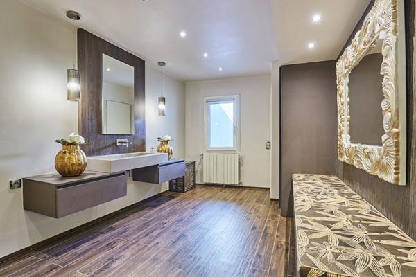 Maison de village de prestige - 215 m² - Extérieurs intimistes - Garage - Centre village