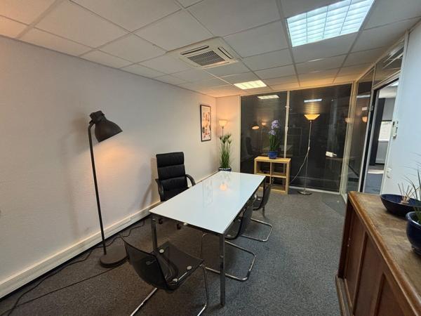 Bureaux à louer à Lormont 109 m² proche tramway avec parkings extérieurs