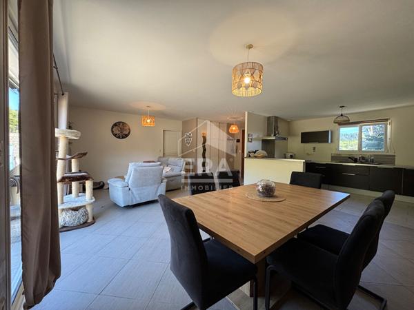 A vendre, à 15 min de Périgueux (24000), charmante VILLA  T.4. de Plain Pied en parfait état