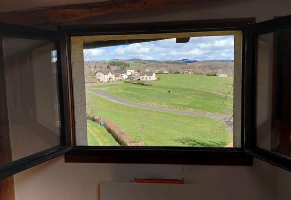 Grande maison rénovée avec atelier, terrasse panoramique et verger – 220 m² – Mourjou (Puycapel - cantal)